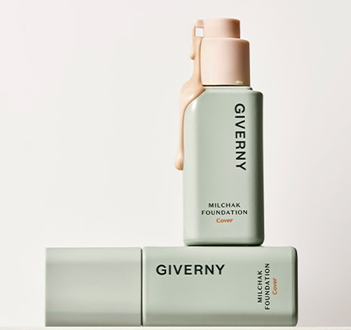 ジヴェルニーファンデーションを持つ女性