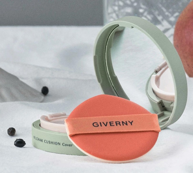 ファンデーションとクッションの比較