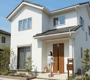 外壁塗装により、新築のように綺麗に生まれ変わった住宅の外観